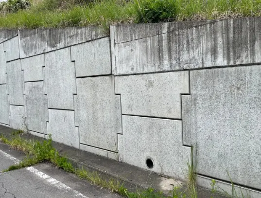 Muro de contención de hormigón prefabricado, refuerzo de cimentación